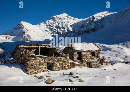 France Savoie Sainte Foy Tarentaise the hamlet of high mountain pasture Le Clou (2226m) facing the Pointe des Mines and the Stock Photo
