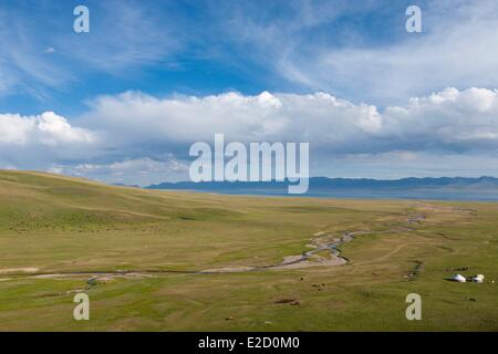 Kyrgyzstan Naryn Province yurts and horses on mountain pastures at Song-Kol lake state zoological reserve Stock Photo