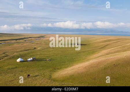 Kyrgyzstan Naryn Province yurts and horses on mountain pastures at Song-Kol lake state zoological reserve Stock Photo