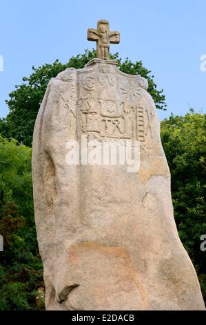 France, Cotes d'Armor, Cote de Granit Rose (the Pink Granite coast), Pleumeur Bodou, menhir of Saint Duzec, carved during its christianisation in the 17th century Stock Photo