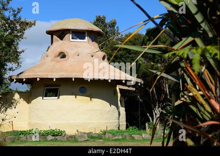 New Zealand North island Raglan Solscape Eco-Retreat overlooking the Tasman Sea has been designed to minimize its impact on the Stock Photo