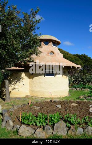 New Zealand North island Raglan Solscape Eco-Retreat overlooking the Tasman Sea has been designed to minimize its impact on the Stock Photo