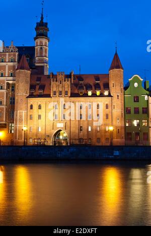 Poland Eastern Pomerania Gdansk the historic Quayside (Dlugie Pobrzeze) of the old harbour on Motlawa river in the night Stock Photo