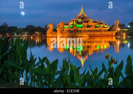 Myanmar (Burma) Yangon division Yangon Kandawgyi Lake floating restaurant Karaweik copy of a royal barge with a Garuda the Stock Photo