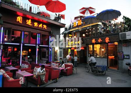 China, Beijing, Xicheng district, nightlife around the Silver bar bridge between the Houhai lake and the Qianhai lake Stock Photo