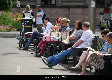 Glasgow, Scotland, UK. 19th June, 2014. Glaswegian shoppers and workers enjoying a rare third day of sunshine at lunchtime in George Square in the city centre Credit:  ALAN OLIVER/Alamy Live News Stock Photo