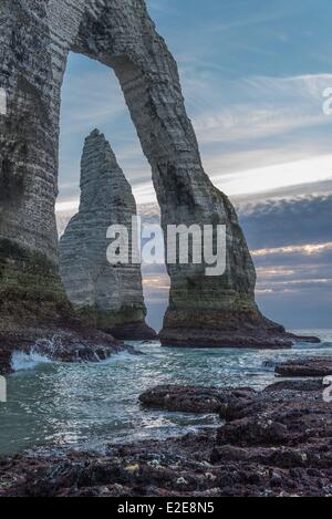 Arch On The Beach Of Etretat Stock Photo - Alamy