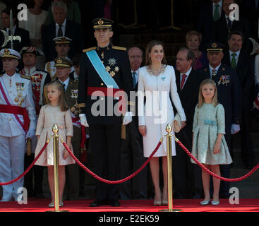 Madrid, Spain. 19th June, 2014. Spain's King Felipe VI (C), Spain's Queen Letizia (2nd R, front) and Spanish Crown Princess of Asturias Leonor (1st L, front) and Spanish Princess Sofia (1st R, front) attend a military review in Madrid, Spain, June 19, 2014. Felipe VI was crowned on Thursday at the lower house of parliament. Credit:  Xie Haining/Xinhua/Alamy Live News Stock Photo