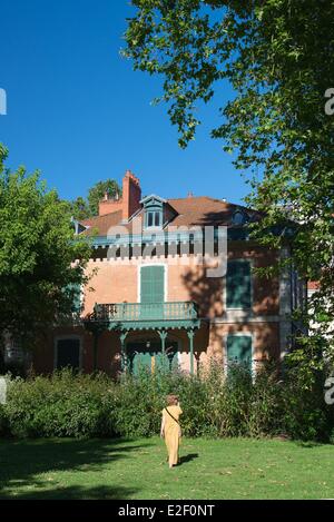 France, Allier, Vichy, villa view from the park of the Allier Stock Photo