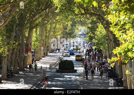 France, Bouches du Rhone, Aix en Provence, Cours Mirabeau, mossy fountain, La Rotonde in the background Stock Photo