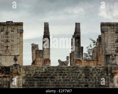 Temple of the Warriors with Chac Mool sculpture in Chichen the Itza archaeological site in Yucatan, Mexico Stock Photo