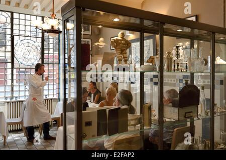 France, Rhone, Lyon, restaurant La Mere Brazier founded in 1921 by Eugenie Brazier, Mathieu Viannay two Michelin stars Chef Stock Photo