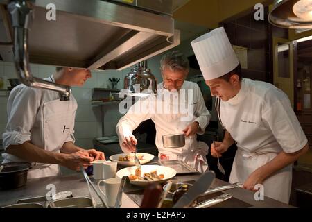 France Rhone Lyon restaurant La Mere Brazier founded in 1921 by Eugenie Brazier Mathieu Viannay two Michelin stars Chef and his Stock Photo