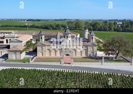 France Gironde Saint Estephe the vineyards and the chateau Cos d'Estournel in the Medoc region Second Great Growths listed in Stock Photo