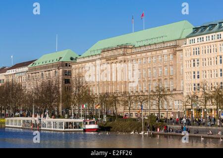 Germany, Hamburg, Binnenalster, banks of Alster lake seen since Jungfernstieg Stock Photo