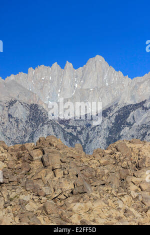 United States California Inyo National Forest Sierra Nevada mountains Mount Whitney (14,505 feet/4,421 m) the highest summit in Stock Photo