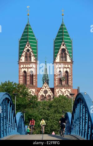 Germany Baden Wurttemberg Freiburg im Breisgau cyclist on the blue bridge (wiwili bridge) and the Sacred Heart of Jesus Church Stock Photo