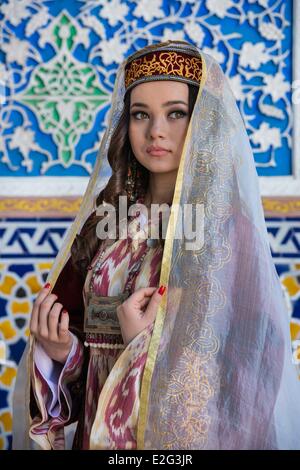 Uzbekistan Silk Road Tashkent applied arts museum old house of diplomat Plovtsev married couple taking pictures in traditional Stock Photo