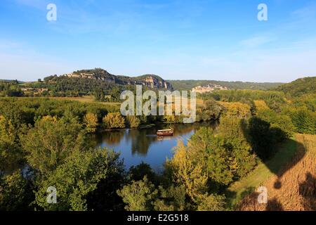 France Dordogne Perigord Noir Dordogne Valley shadow of a hot air balloon on the riverbank of the Dordogne river gabarre Stock Photo