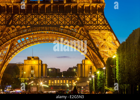 Twilight at the Eiffel Tower with Palais de Chailot and Trocadero beyond, Paris France Stock Photo