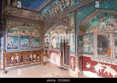 India Rajasthan State Bundi the 16th century Bundi Palace or Garh palace overlooks the town the Chitra Shala or Ummed Mahal and Stock Photo