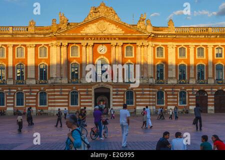 France Haute Garonne Toulouse Place du Capitole panoramic view of the enlightened city hall at sunset Stock Photo