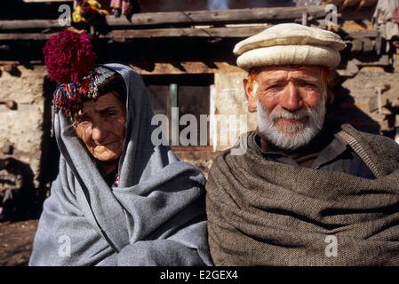 Pakistan Khyber Pakhtunkhwa Kalash valleys Bumburet valley elderly Couple wrapped in their winter shawl a bearded Kalash man and a man who is in mourning for a close family member he will shave his beard off a month after death at which point mourning per Stock Photo