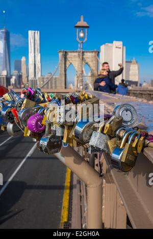 United States New York love locks on Brooklyn bridge south Manhattan in background Stock Photo