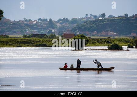 Madagascar Highlands Antananarivo pirogue crossing Ikopa river Stock Photo