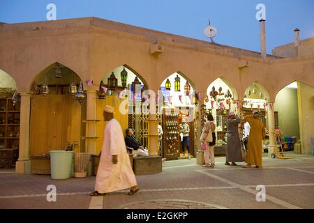 Sultanate of Oman Ad Dakhiliyah region Western Hajar Mountains Nizwa souk artisans Stock Photo