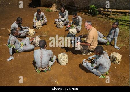 Papua New Guinea Eastern Highlands Province Goroka region Asaro valley village Geremiaka Explorer Franτoise Spiekermeier with mudmen Stock Photo