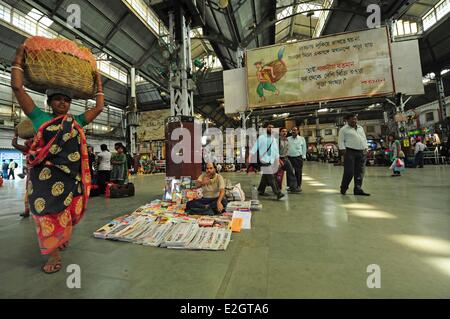 India West Bengal state Kolkota Howrah train station full of people Stock Photo