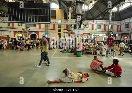 India West Bengal state Kolkota Howrah train station full of people Stock Photo