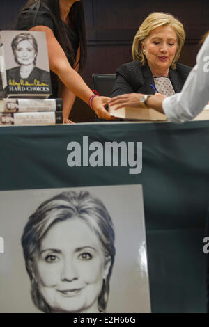 Los Angeles, USA. 19th June, 2014. Former US Secretary of State Hillary Clinton signs her book 'Hard Choices' at a book signing event in Los Angeles, California, the United States, on June 19, 2014. Credit:  Zhao Hanrong/Xinhua/Alamy Live News Stock Photo