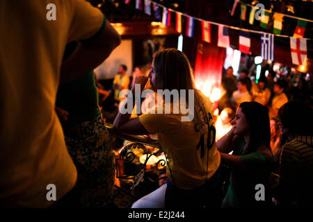 Sao Paolo, Brazil. 17th June, 2014. Brazilian women watch the game and cheer for their team during the game between Brazil and Mexico that ended without goals in a pub in Sao Paulo, Brazil on June 17, 2014. (Photo by Tiago Mazza Chiaravalloti/NurPhoto) © Tiago Mazza Chiaravalloti/NurPhoto/ZUMAPRESS.com/Alamy Live News Stock Photo