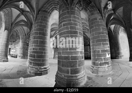 France, Normandy: Detailed black and white view of the  Great Pillar Crypt of the Abbey St. Pierre in Le Mont St. Michel Stock Photo