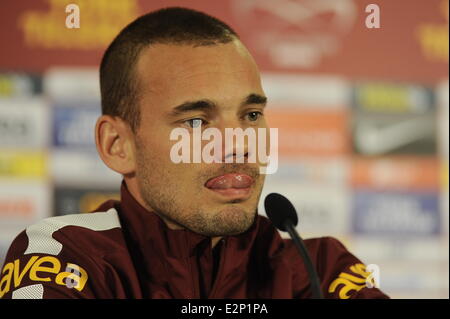 Dutch Footballler Wesley Sneijder attends a press conference after a health check in Istanbul. Sneijder has signed 3.5 years contract with Galatasaray Football club.  Featuring: Wesley Sneijder Where: Istanbul, Turkey When: 22 Jan 2013 Stock Photo