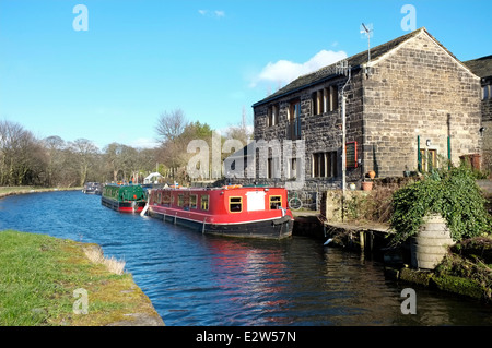 Canal boats at Apperley Bridge on the Leeds Liverpool Canal Stock Photo