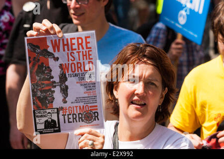 London, June 21st 2014. A woman protests on behald of Guantanamo Bay prisoners and Chelsea Manning's imprisonment. Credit:  Paul Davey/Alamy Live News Stock Photo