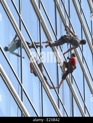 Two dancers strut their stuff while abseiling down the side of an office building in Los Angeles during a performance called Project Badaloop.  Under the artistic direction of Amelia Rudolph, the performance creates a blend of dance, sport, ritual, and en Stock Photo