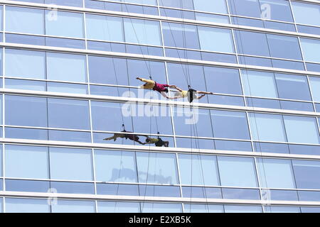 Two dancers strut their stuff while abseiling down the side of an office building in Los Angeles during a performance called Project Badaloop.  Under the artistic direction of Amelia Rudolph, the performance creates a blend of dance, sport, ritual, and en Stock Photo