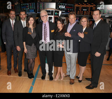 The cast of 'General Hospital' celebrates it's fiftieth anniversary by ringing the opening bell at the New York Stock Exchange  Featuring: Finola Hughes,Tony Geary,Kelly Monaco,Kin Shriner,Genie Francis Where: New York, New York, United States When: 01 Ap Stock Photo