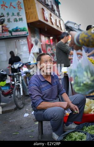 Fruit seller in action in Shanghai's Old Town Stock Photo