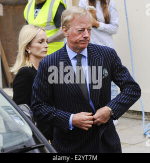 Sir Mark Thatcher with his wife Sarah-Jane and children Michael and Amanda outside Margaret Thatcher's house  Featuring: Sir Mark Thatcher,Sarah-Jane Thatcher Where: London, United Kingdom When: 15 Apr 2013 Stock Photo