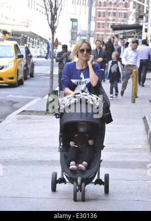 Kate Hudson takes her son Bingham Hawn Bellamy out in a stroller and head for lunch with family at Bubby's restaurant in Manhattan  Featuring: Kate Hudson,Bingham Bellamy Where: New York City, NY, United States When: 17 Apr 2013ENN.com Stock Photo