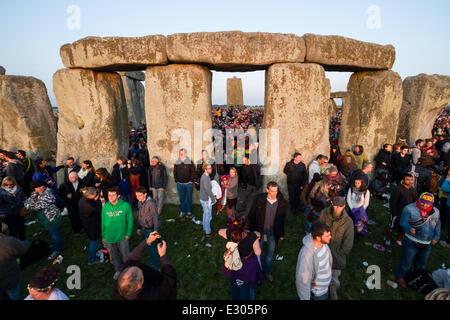 Stonehenge, Wiltshire. 21st June, 2014. Summer Solstice at Stonehenge. Credit:  Guy Corbishley/Alamy Live News Stock Photo
