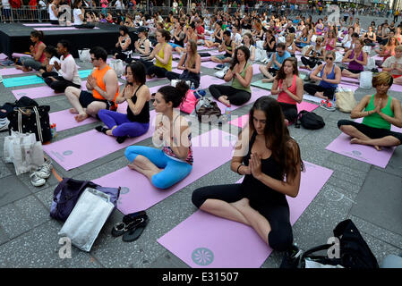 New York, USA. 21st June, 2014. Enthusiasts practice yoga during the 'Solstice in Times Square' event at Times Square in New York, the United States, June 21, 2014. Hundreds of New Yorkers marked the Summer solstice day by practicing yoga in Times Square Saturday. The 12th annual Solstice in Times Square was sponsored by the Times Square Alliance. Credit:  Wang Lei/Xinhua/Alamy Live News Stock Photo
