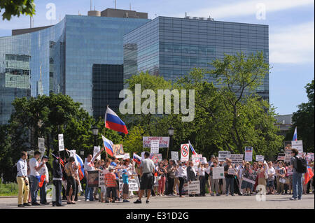 Toronto, Canada. 21st June 2014. Group of protesters during demonstration in support of citizens of Donetsk, Lugansk and Odessa regions, against aggression of Ukrainian army towards civilians, at Ontario Legislature building in Downtown Toronto. Eastern regions fought for independence from the nationalistic opposition that came to power in Ukraine in early 2014. Present country officials used full military resources against the rebellions, which resulted in a number of casualties among civilians. Credit:  Igor Ilyutkin/Alamy Live News Stock Photo