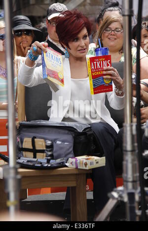 Sharon Osbourne on Extra! at the Grove talking about the Atkins Diet  Featuring: Sharon Osbourne Where: Los Angeles, California, Stock Photo