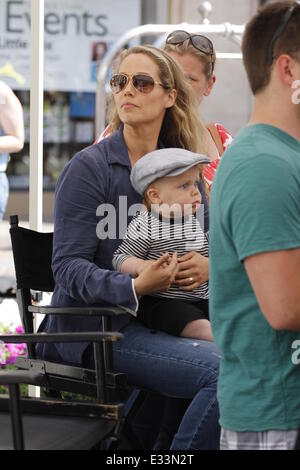 Elizabeth Berkley on the set of Extra! with her son Sky Lauren  Featuring: Elizabeth Berkley Where: Los Angeles, California, United States When: 07 Jun 2013 om Stock Photo